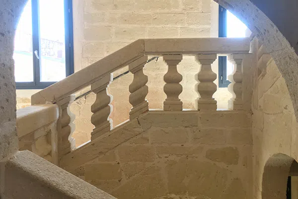 Escalier en pierre rénové par hydrogommage