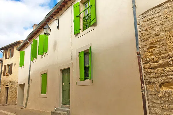 Ravalement de façade pour maison ancienne à Villevieille