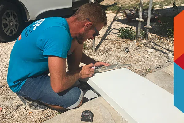 Plaque aluminium pour appui de fenêtre, Chantier ITE à Nîmes